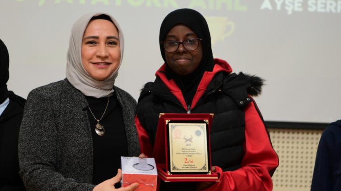 Kuran-ı Kerimi Güzel Okuma Yarışması 1.Bölge 2.si Okulumuz Öğrencilerinden Aisha Mohamed Oldu