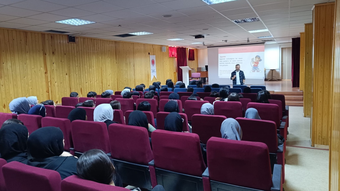 Teknoloji Bağımlılığı, Bilinçli Teknoloji Kullanımı, Sosyal Medya ve Dijital Ayak İzi Konulu Seminer