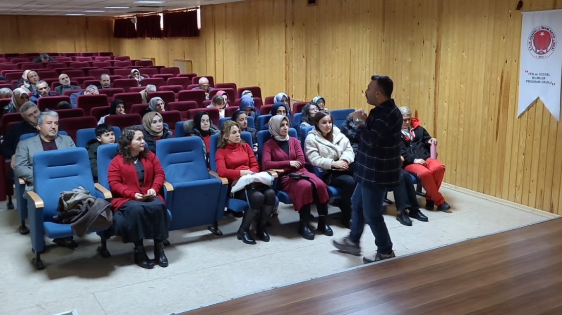 Rehber ve Danışman Öğretmenimiz Mahmut Birgin Okulumuzun Öğretmenlerine Etkili İletişim için İletişim Becerileri Semineri verdi